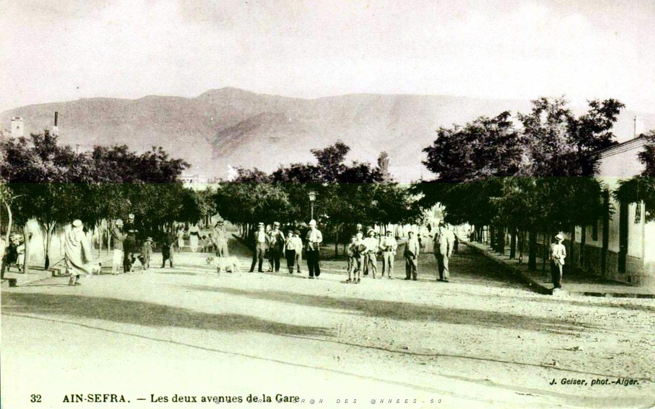 931- Ain-Sefra - Les 2 avenues de la Gare.jpg